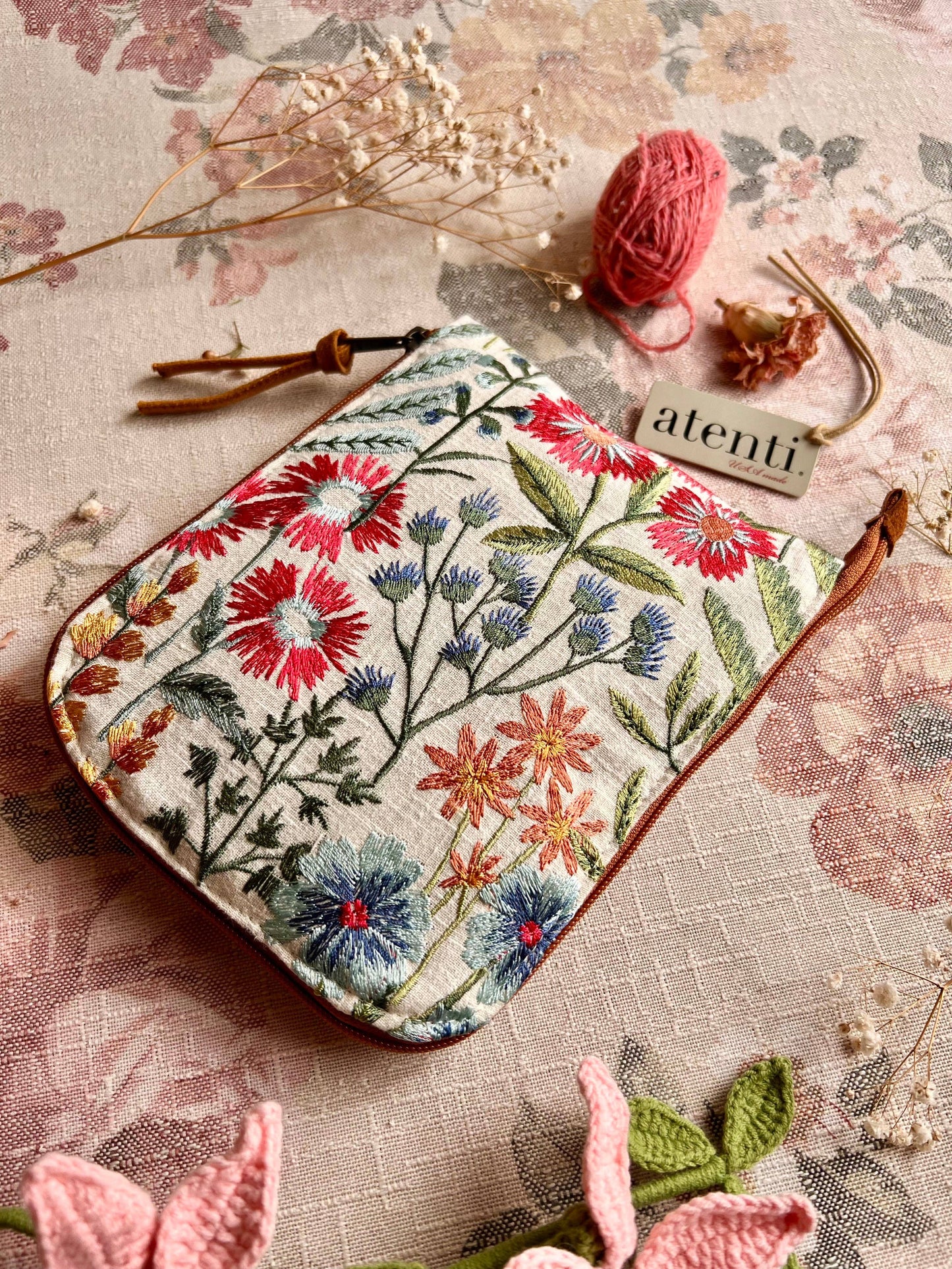 Atenti - Wildflower Circular Case